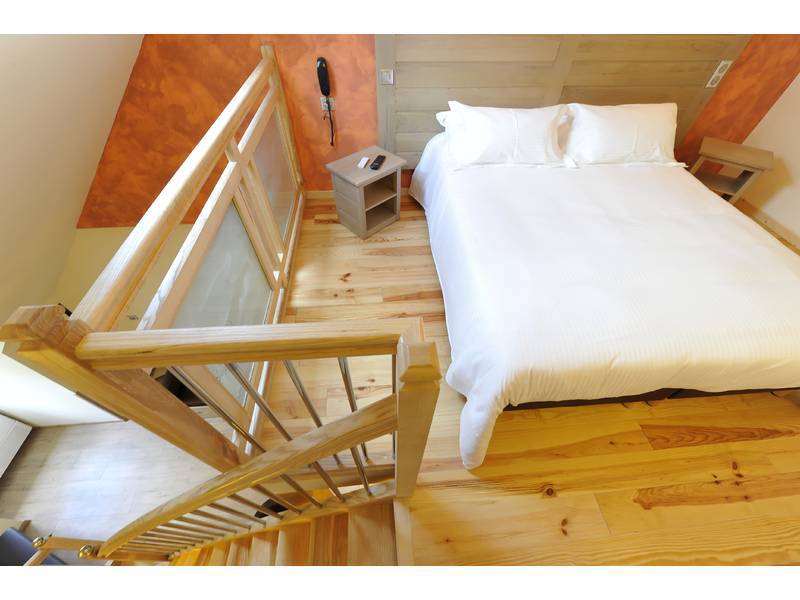 Logis Hotel Restaurant Les 2 Rives - A75, En Bordure De Riviere Banassac ภายนอก รูปภาพ