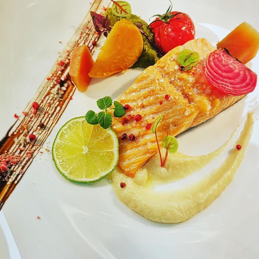 Logis Hotel Restaurant Les 2 Rives - A75, En Bordure De Riviere Banassac ภายนอก รูปภาพ