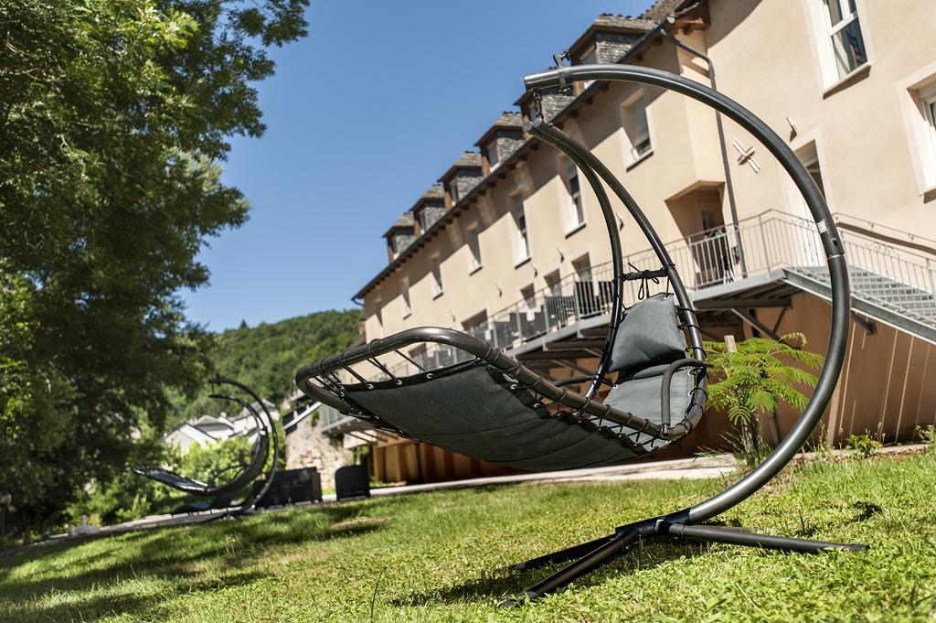 Logis Hotel Restaurant Les 2 Rives - A75, En Bordure De Riviere Banassac ภายนอก รูปภาพ