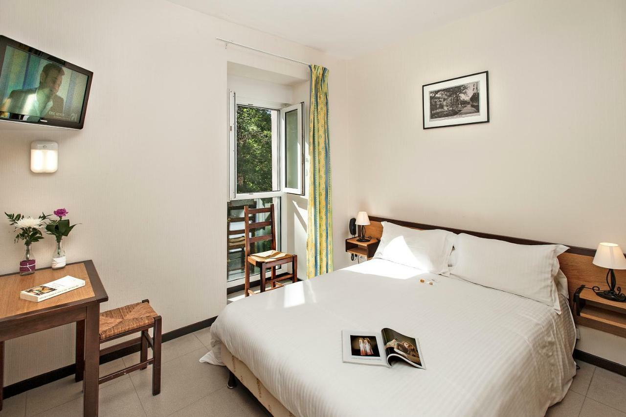 Logis Hotel Restaurant Les 2 Rives - A75, En Bordure De Riviere Banassac ภายนอก รูปภาพ